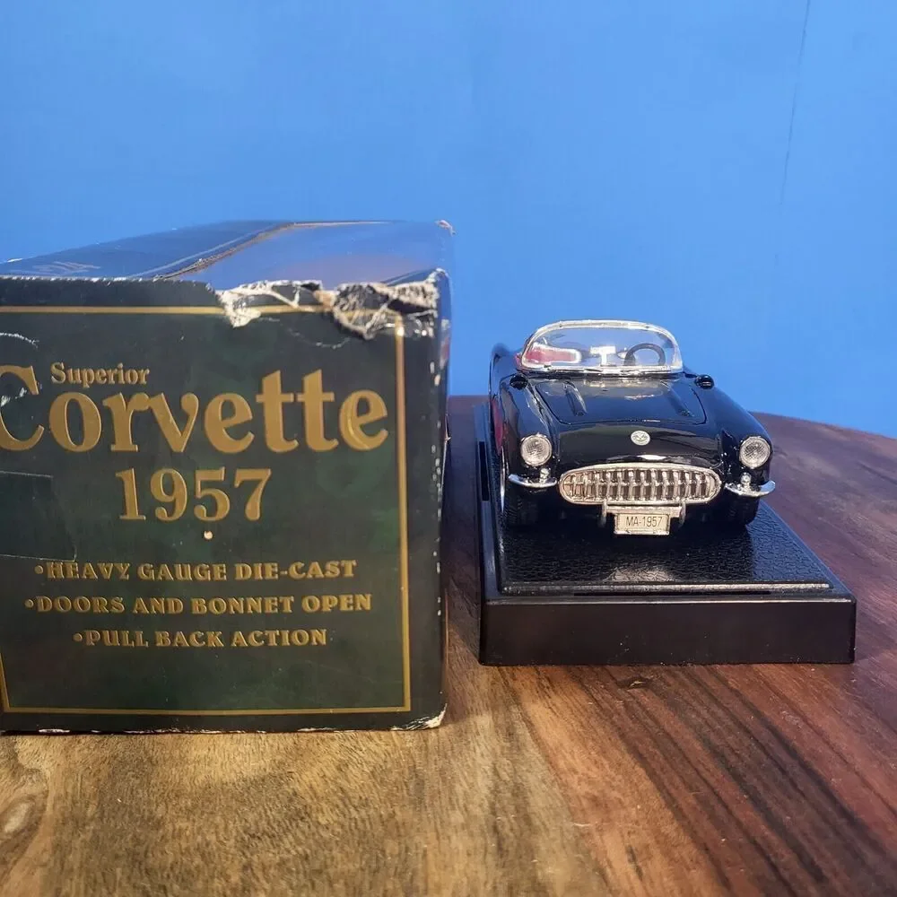 Sunnyside Superior 1957 Chevrolet Black / Red Corvette Model Car 1:24 DieCast